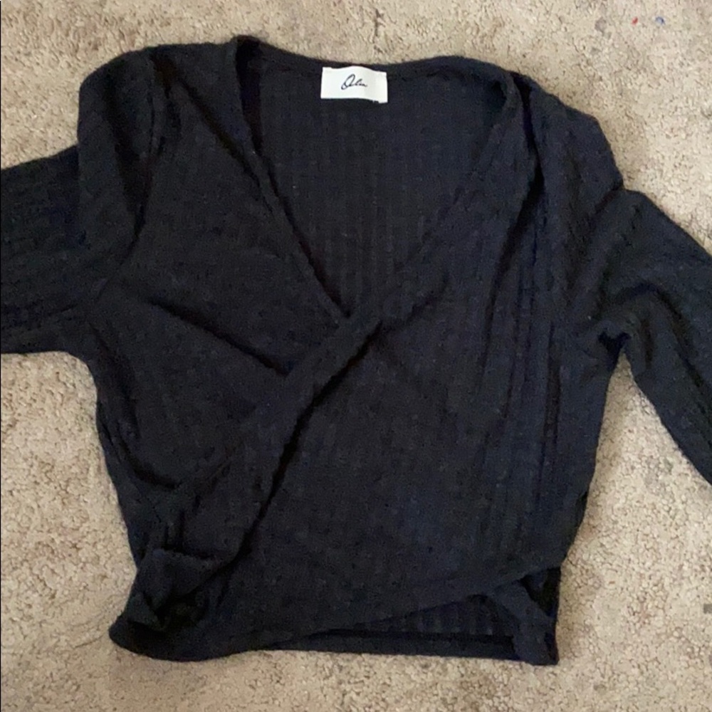 Cross over long sleeve crop top